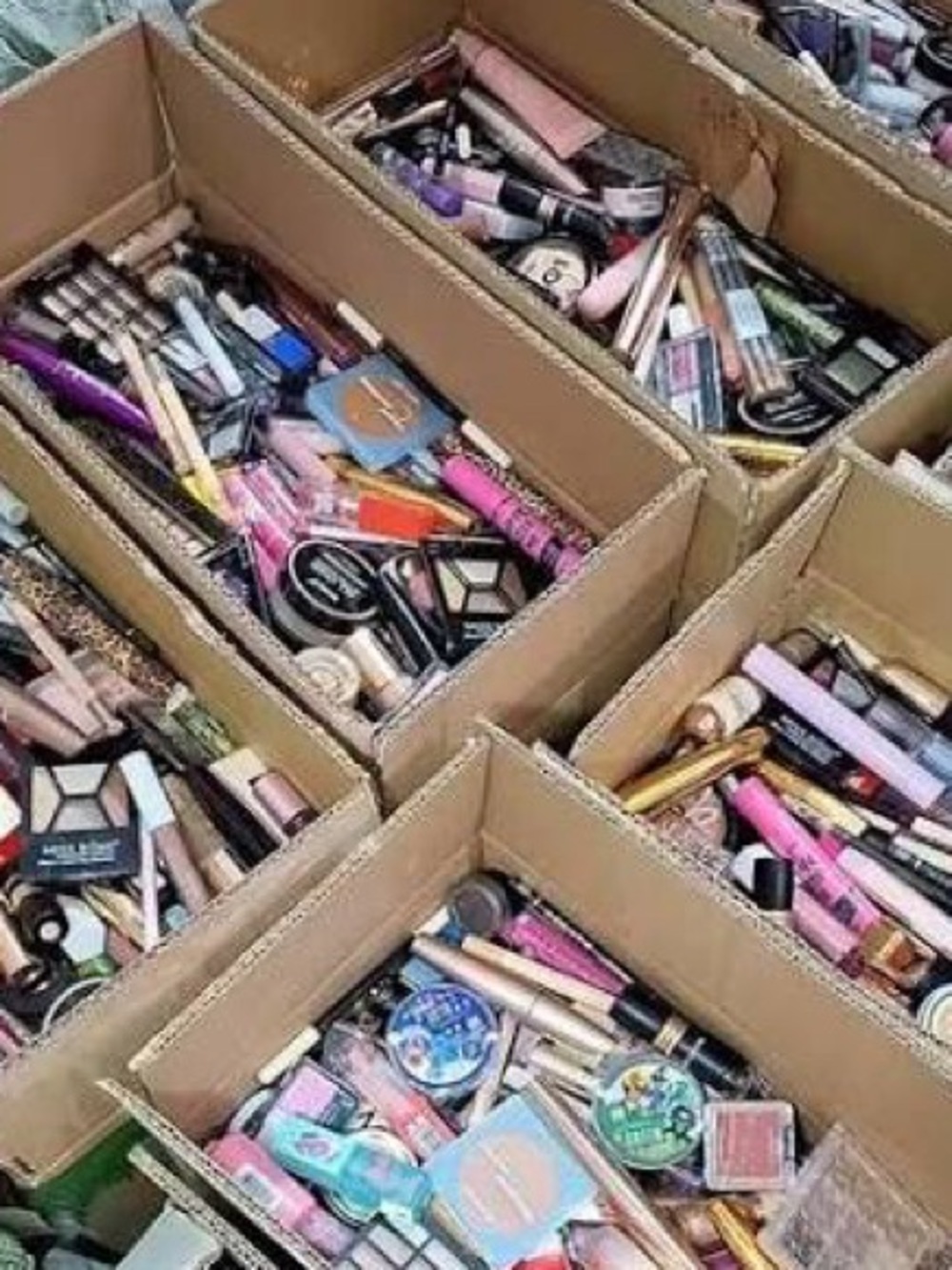 MYSTERY beauty/ skincare /makeup / accessories/ jewelry NWT 🎁 surprise box ❓